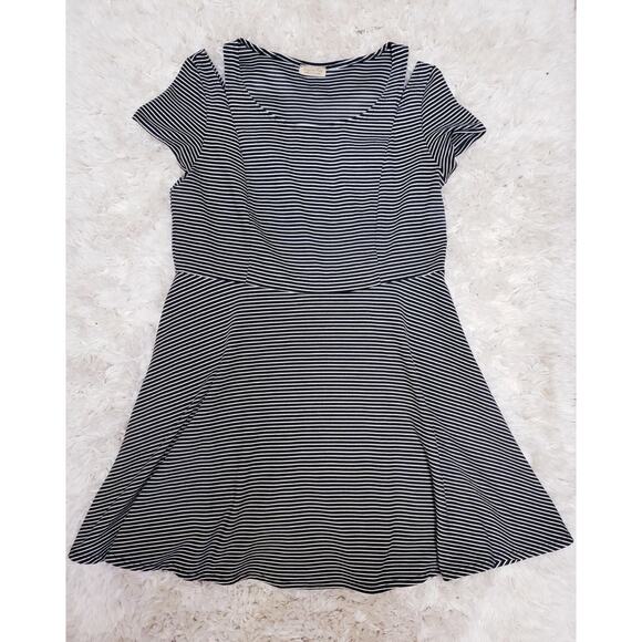 Janette Plus Cold Shoulder Striped Dress 1X Short Stretch Black & White - Picture 2 of 6